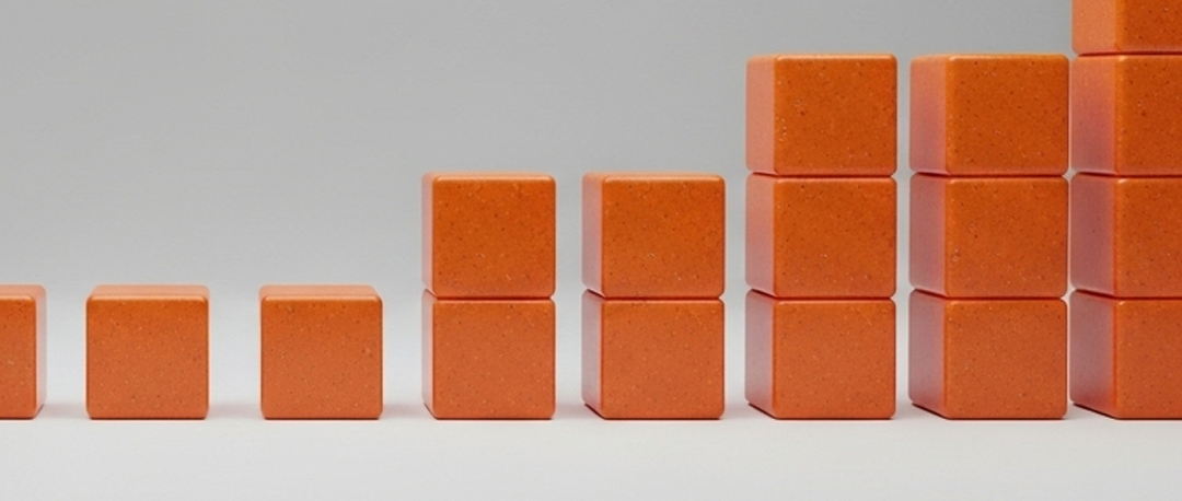 Cubos laranjas empilhados representando crescimento